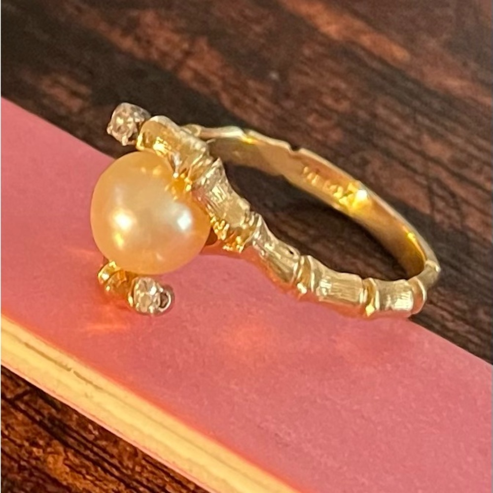 14K gold (3.84 grams) with 2 diamonds and one real Pearl ring